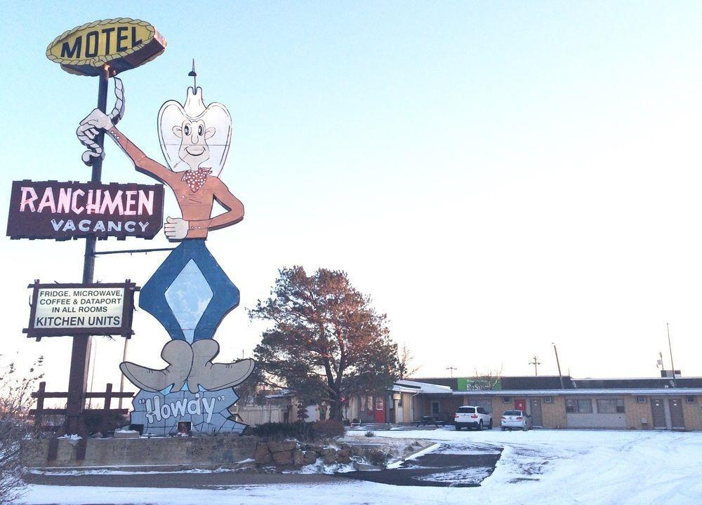 Ranchmen Motel Медисин-Хат Экстерьер фото